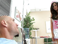 hawt gorgeous nurse takes a priceless care of her patient